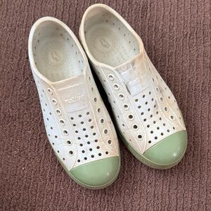 Native Kids Beige Slip-On Water Shoes with Green Toe Caps